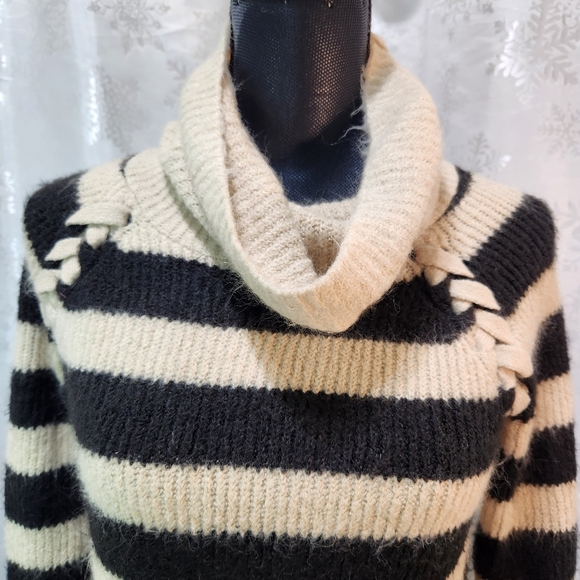 HOLLISTER Soft Stretchy Knit Black Tan Striped Cowl Neck Sweater (S) - Picture 6 of 10